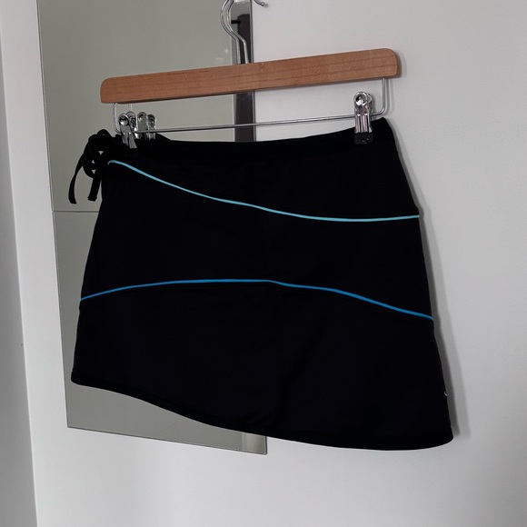 Lululemon Wrap Skirt in Black W/ Blue Accents - Picture 2 of 5
